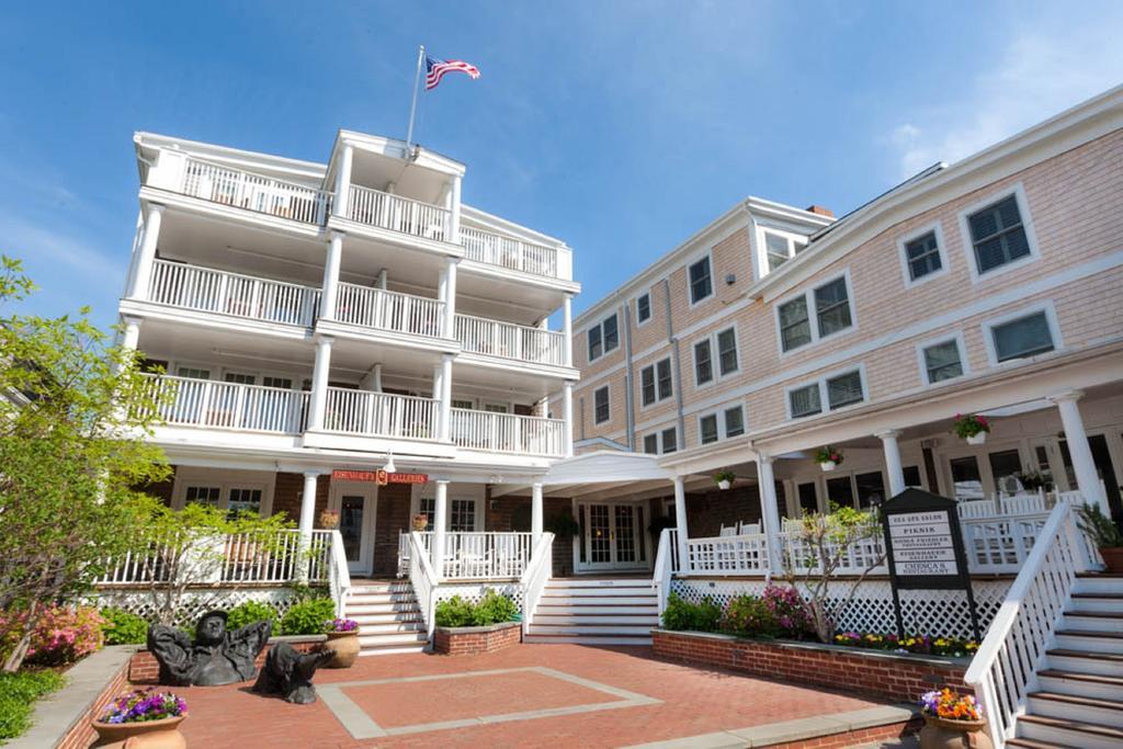Vineyard Square Hotel And Suites Эдгартаун Экстерьер фото