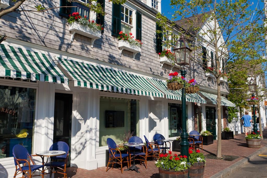 Vineyard Square Hotel And Suites Эдгартаун Экстерьер фото