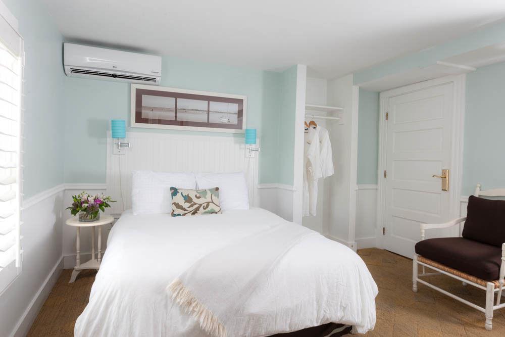 Vineyard Square Hotel And Suites Эдгартаун Экстерьер фото