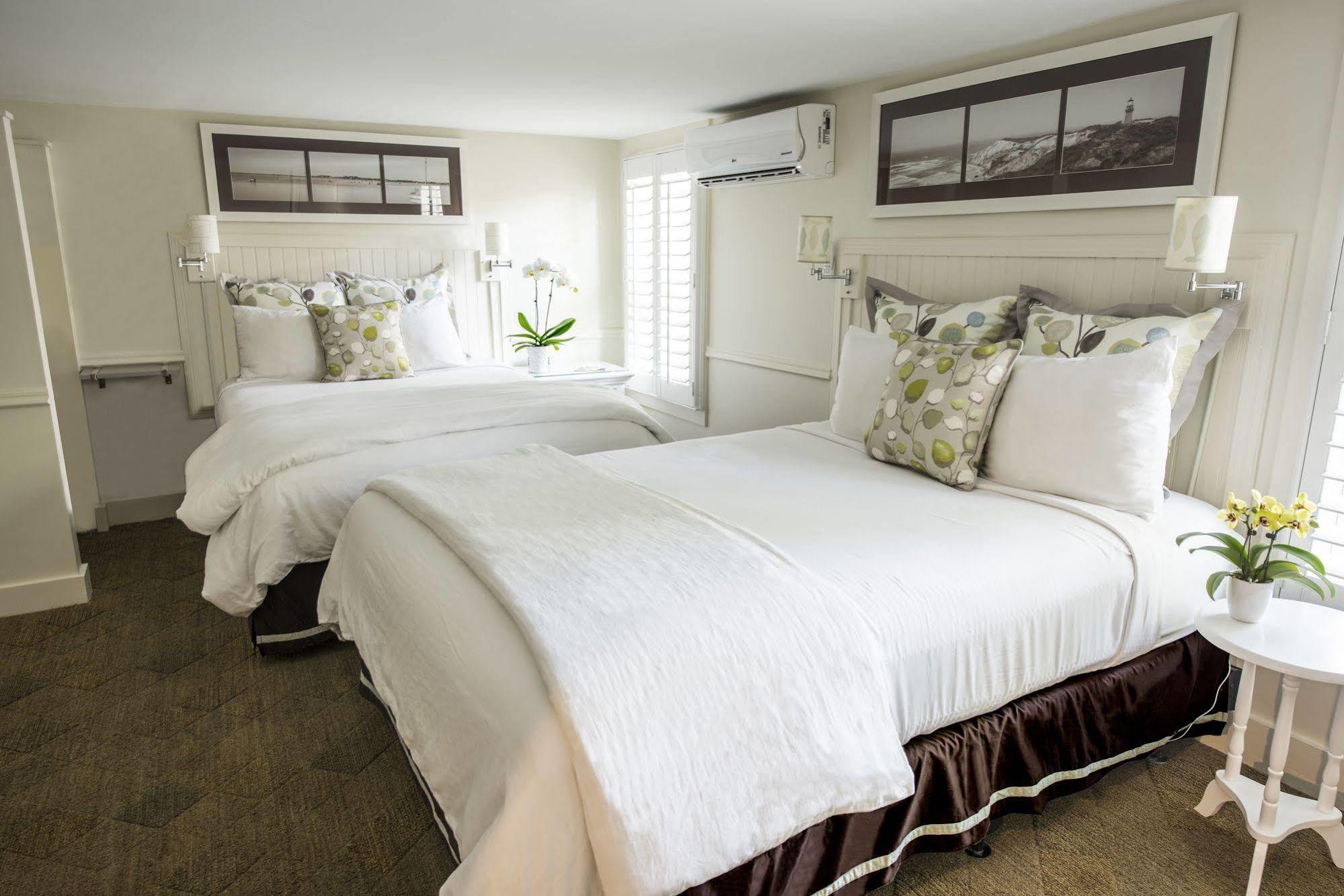 Vineyard Square Hotel And Suites Эдгартаун Экстерьер фото