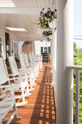 Vineyard Square Hotel And Suites Эдгартаун Экстерьер фото