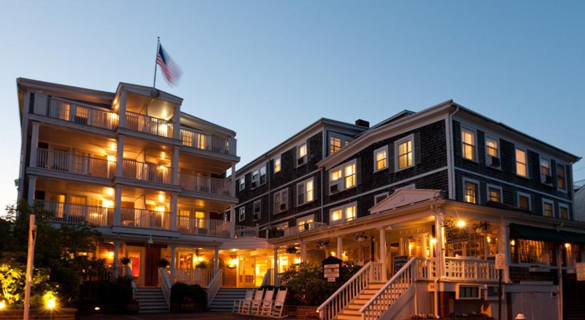 Vineyard Square Hotel And Suites Эдгартаун Экстерьер фото